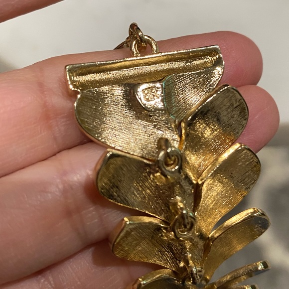 NWOT Banana Republic gold leaf statement necklace - Picture 4 of 4